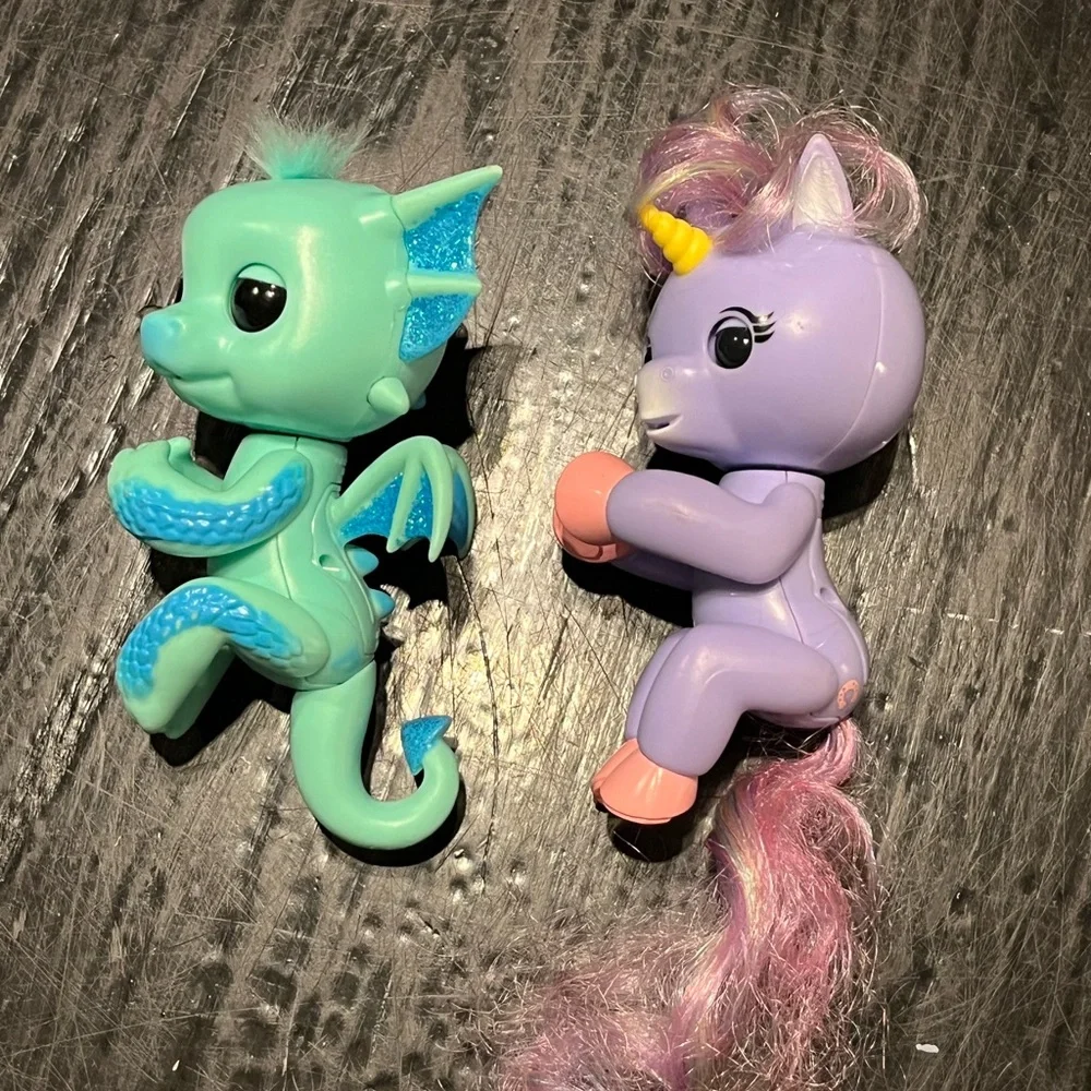 Set‎ of Two Wowwee Fingerlings Noa the Dragon Alika Baby Unicorn